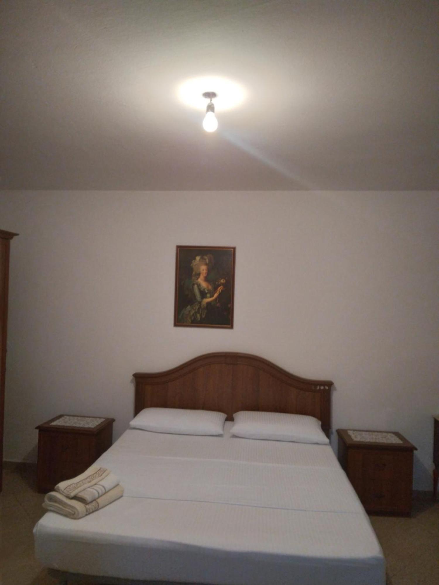 Tahiri 3 Willa Golem (Tirana)